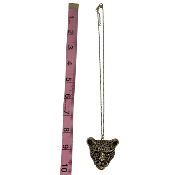 Cheetah head pendant necklace black details with gold rhinestones on gold chain - Picture 10 of 11